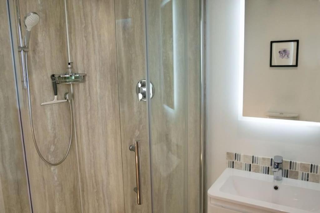 Central 2 Bedroom Luxury Home Close To River Ness Ίνβερνες Εξωτερικό φωτογραφία