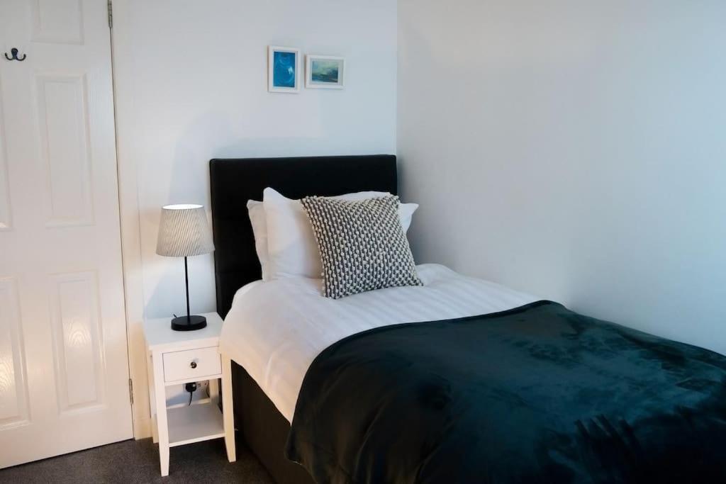 Central 2 Bedroom Luxury Home Close To River Ness Ίνβερνες Εξωτερικό φωτογραφία